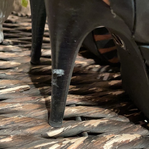 BCBGEneration Gerri Sandal size 8 EUC - Picture 5 of 14